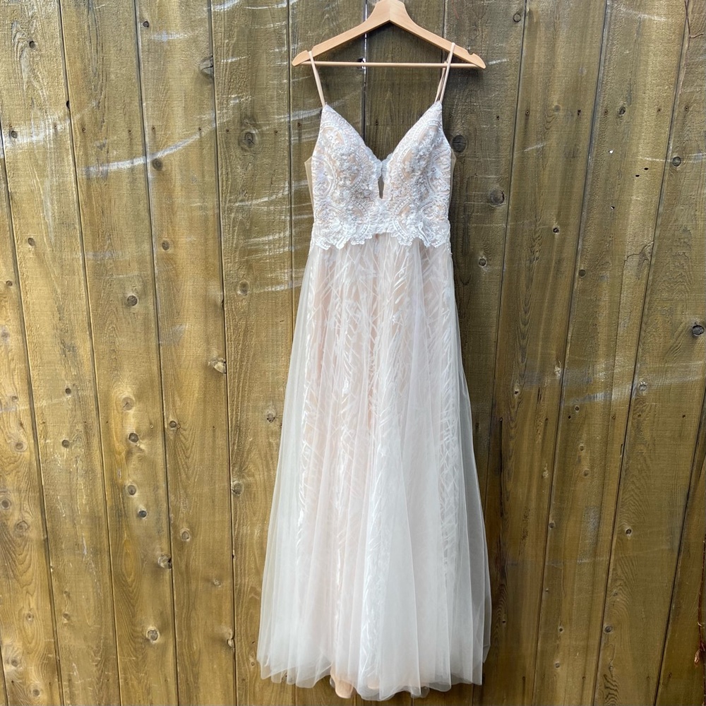 White and Beige Scallop Embroidered Tulle Maxi Dress 🌿 - Picture 3 of 16